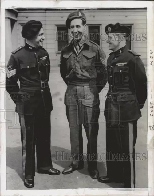 1946 Press Photo British Officers Discuss New Post-War Uniforms, London