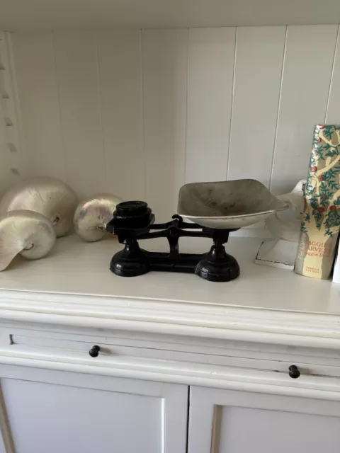 Vintage  Avery cast iron Black balance scales