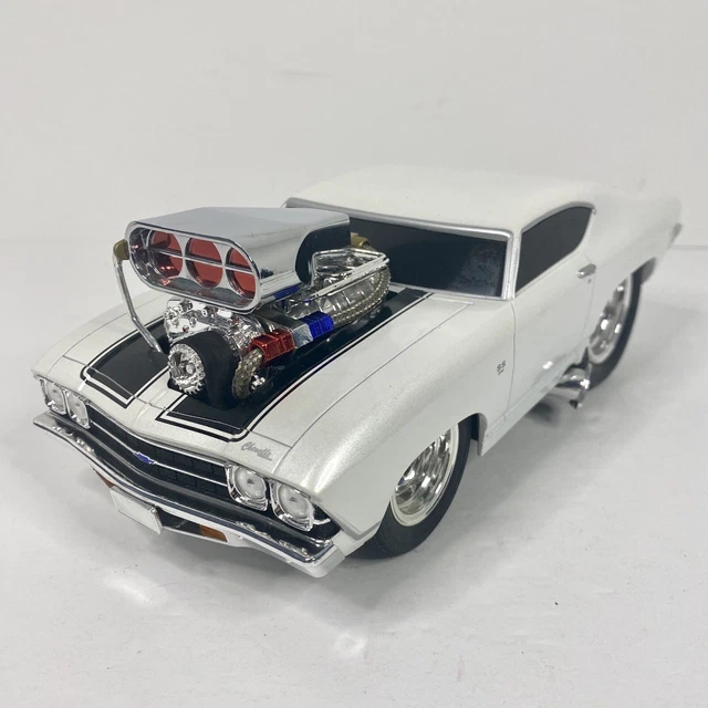 MUSCLE MACHINES 1969 Chevy Chevelle SS Vintage 2003 FunLine