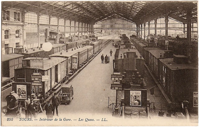 Carte Postale Ancienne (CPA) – Châteaurenault (37) – La Gare – Voyagée