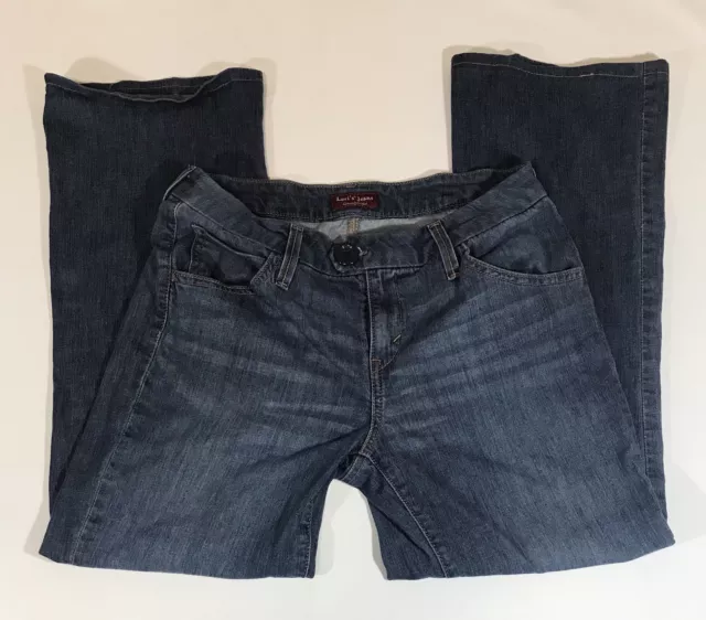 EUC Womens Blue LEVIS Size 6M Medium Wash Relaxed Straight Leg Denim Jeans