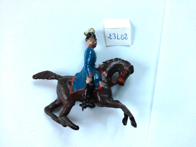 cavalière (cravache) sur cheval blanc debout - Soldats de Plomb
