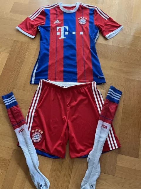 Herren Fußball FCBayern München Original Trikot/Shorts/Stulpen  3-tlg Gr. M/L