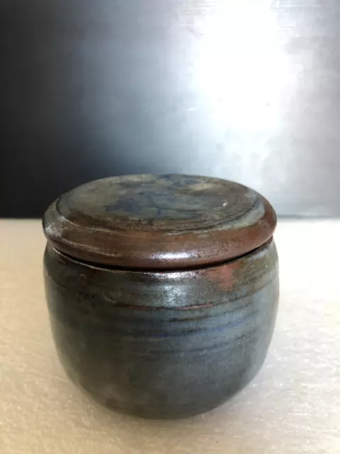 beurrier pot couvert grès décor bleu artisanat signature à identifier poterie
