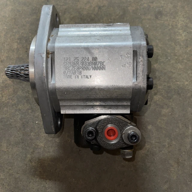 Danfoss Number 83008116 Hydraulic Gear Pump / Motor 5Sm/40015Ter