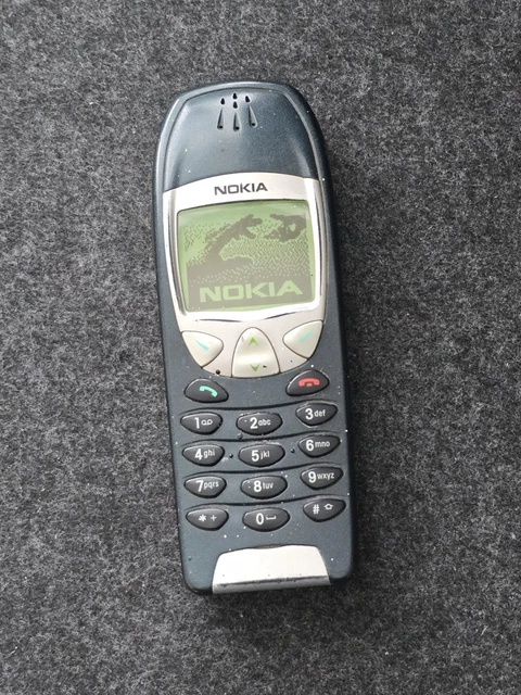 Nokia 6210 Navigator - a series of different colors