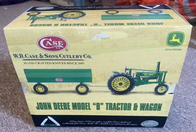 VTG CASE XX ERTL JOHN DEERE MODEL B TRACTOR & WAGON W/ Knife 62131 SS - USA 2001