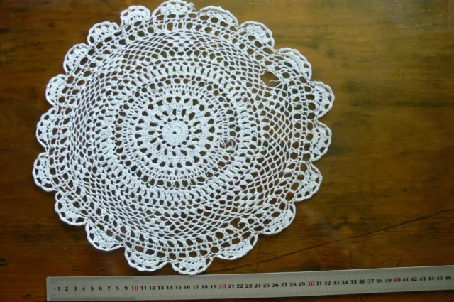 Hand Crochet Doily Centre Cotton WHITE Round Sml Wear App 32cm across Rnd497/4CE