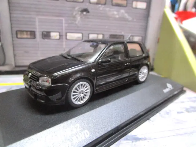 VW Volkswagen Golf MKIV GTI R32 black schwarz 2002 - 2004  S4311803 Solido 1:43