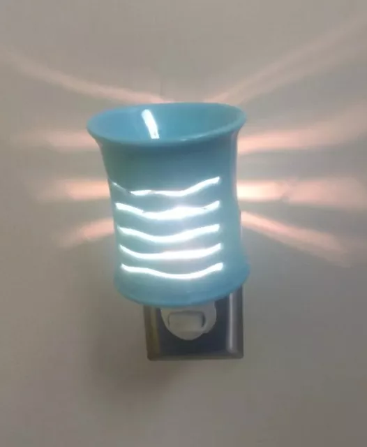 Scentsy Key Largo Light Aqua Blue Plug-in Wax Warmer Blue Waves - Works