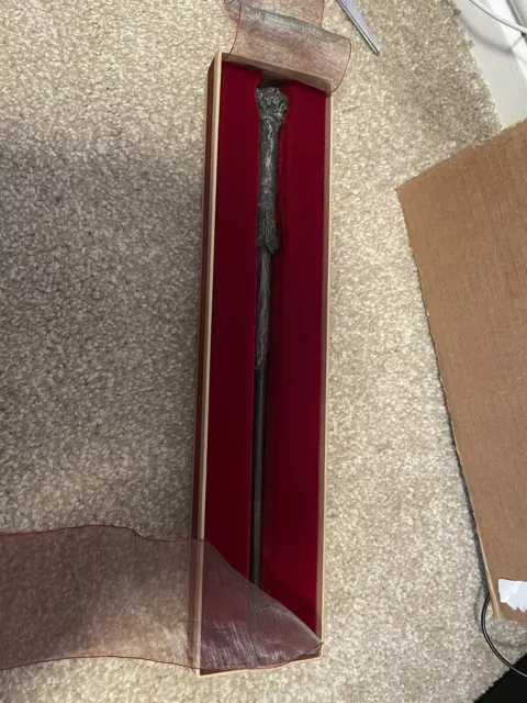 The Noble Collection Harry Potter Wand in Ollivanders Box