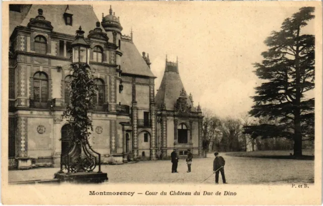 CPA MONTMORENCY - Cour du Chateau du Duc de Dino (107317)