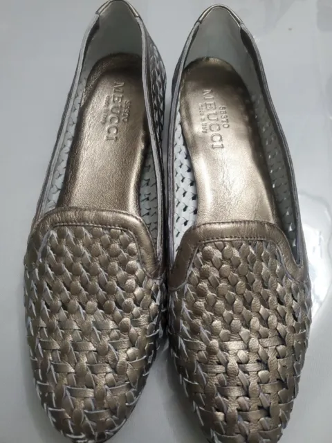 Sesto Meucci Women's Size US8 Flats Low 1" Block Heel Bronze.