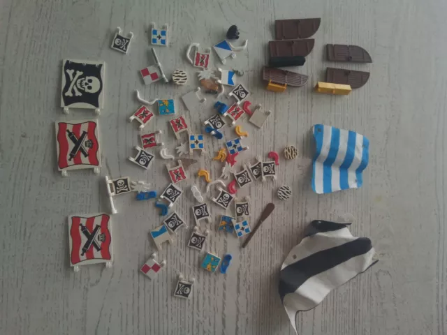 Lego Piraten Blau/Rotrock Fahnen ,Segel und Mehr