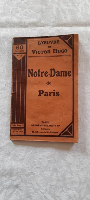 petit livre NOTRE DAME DE PARIS ARTHEME FAYARD EDITEURS VICTOR HUGO