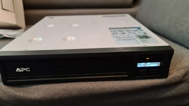 APC Smart Ups Power Supply With 4 Good Batteries