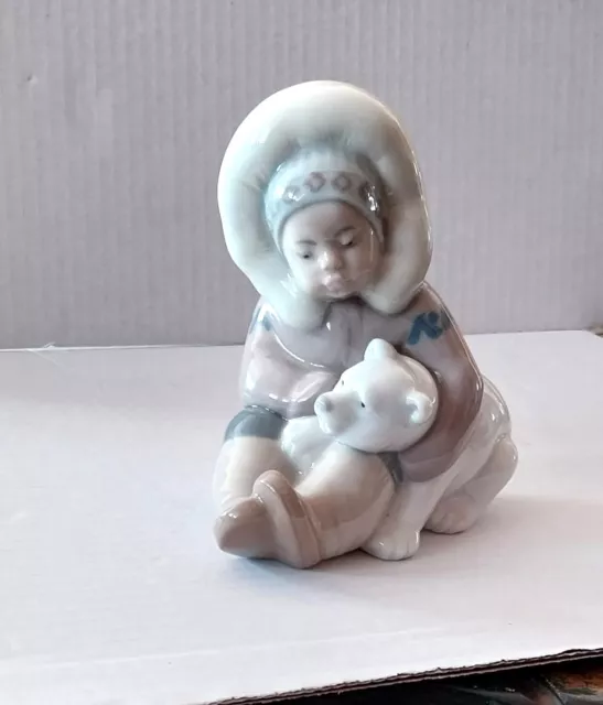 Lladro Herrliche ältere Porzellanfigur Eskimo Junge  mit Eisbär 1977 Top Zustand