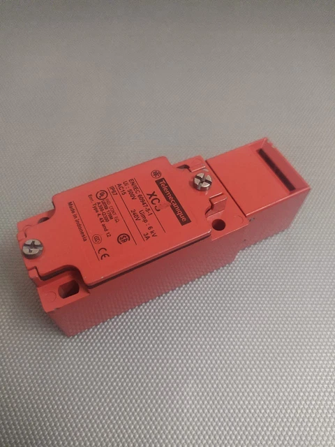 Interruttore Di Sicurezza Telemecanique Schneider XCS-A702 - Posizione XCSA702