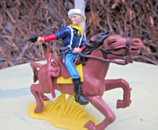 Britains Herald Mounted 7th Cavalry Trooper with Pistol