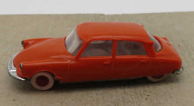 Citroën DS 19 on balls 1959 Sculpture Full Matt Grey 1:12 - 100pcs Citroën DS 19 on balls 1959 Sculpture Full Matt Grey 1:12 - 100pcs