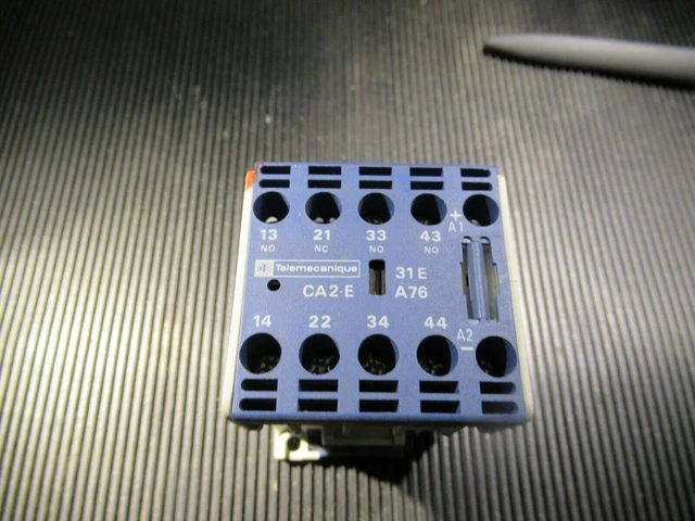 Relais De Commande Moeller DILA22 - Tension De Bobine 24V DC - Neuf Sous Emballage