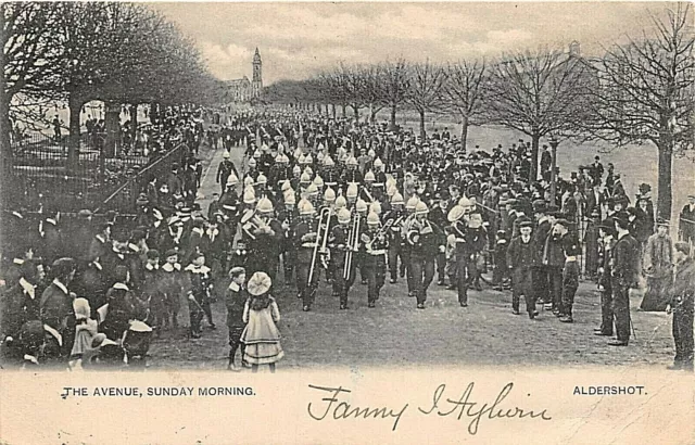 Tarjeta Postal Aldershot - La Avenida - Sunday Morning - Militar Banda - Circa