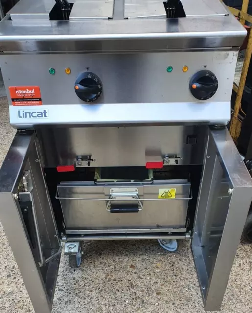Lincat Opus 800 Double Electric 3 Phase Filtration Fryer OE8113/F/S 3