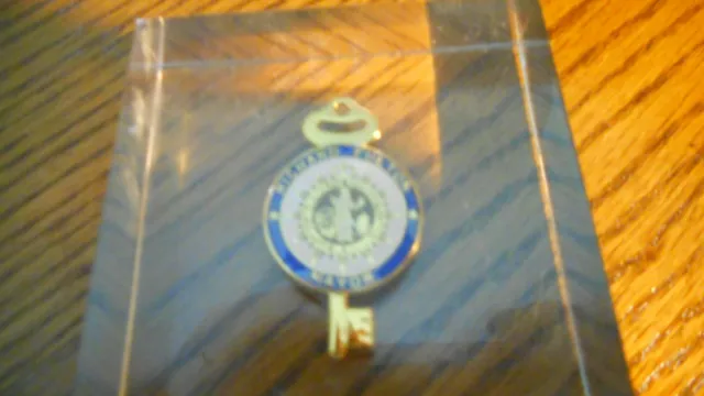 RARE  VINTAGE Glass Richard Fulton Mayor Gold  Colored Key Paperweight