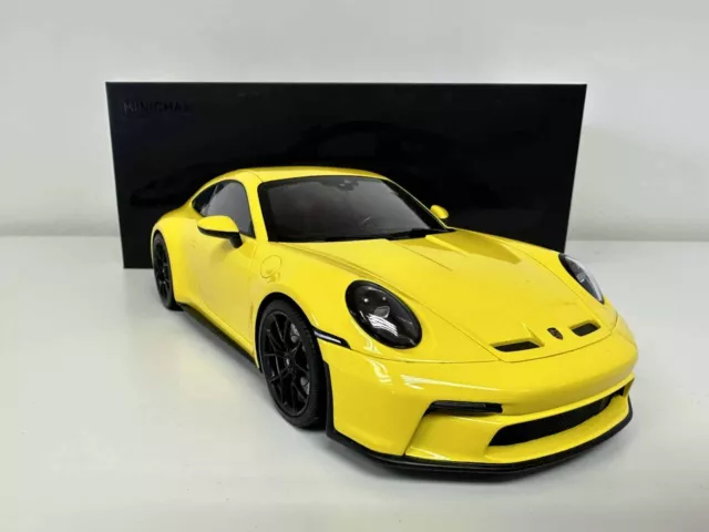 Minichamps - 1:18 Porsche 911 GT3 (992) Touring Yellow (2022)