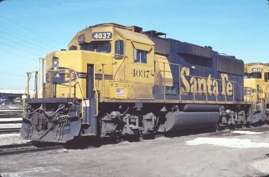 ATSF 4037 GP-60 (SANTA FE) --- Original Slide T10-12