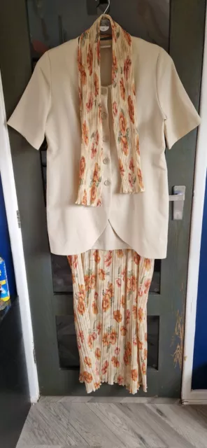 Vintage Retro 80-90s Profiles Beige & Peach Floral Skirt Suit Size 16  (READ!! )