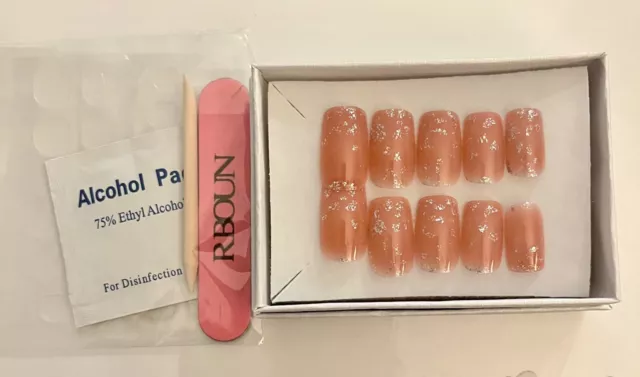 press on nails lot de 24 faux ongles rose et une point d’argenté. Avec kit