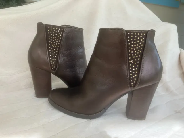 ladies metalic brown ancle dress boots by Reba size 7 with rhinestones 