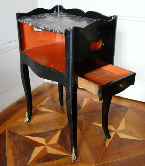 Table de chevet / de salon d'EPOQUE LOUIS XV en bois laqué et marbre XVIIIe