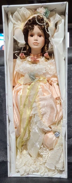 Duck House Heirloom Dolls NIB D18-581 Alana Limited Edition 4644/15000 COA