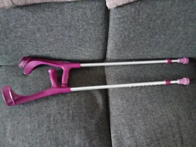 1 Paar Krücken Farbe Pink Unterarmgehstützen Standard 140kg VerstellbarReflektor