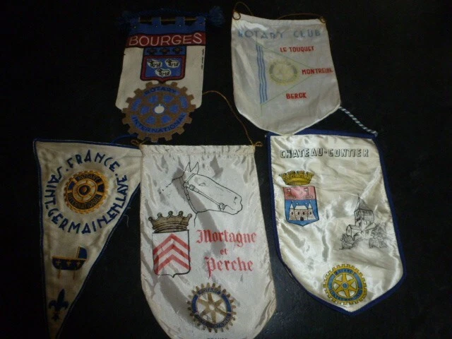 Lot D'anciens Fanions De Clubs De Foot – Collection Vintage – Occasion