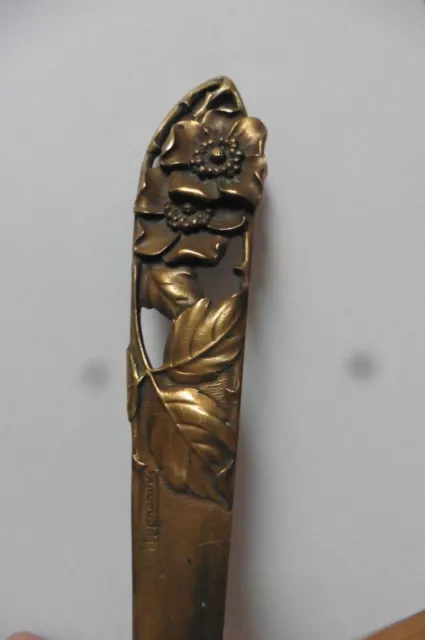 Coupe-papier ouvre-lettre Art Nouveau en bronze fleurs pensées signé Migneaux