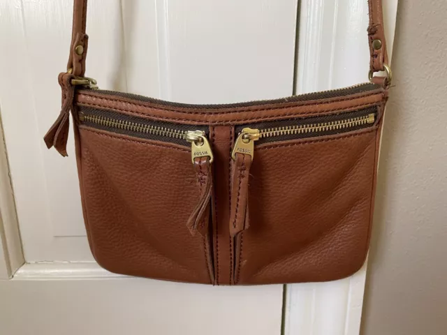 Fossil Erin Small Crossbody Bag Purse Pebbled Brown Cow Hide Leather Pockets EUC