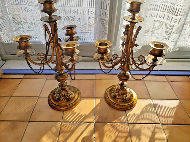 Ancienne Paire De Chandeliers D'eglise En Bronze Tres Decores