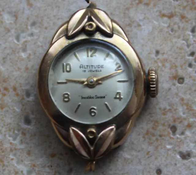 Ancienne montre FEMME mécanique  ALTITUDE  18 RUBIS INCABLOC SUISSE