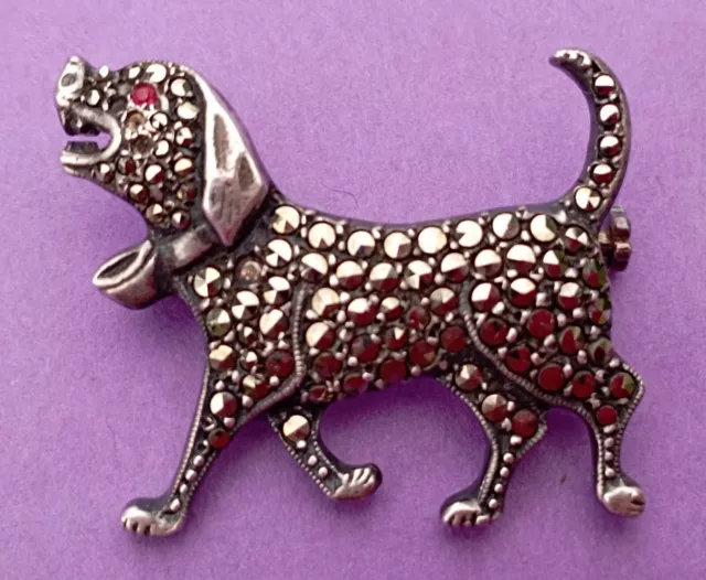 PETITE BROCHE ANCIENNE CHIEN  MARCASSITES METAL ARGENTE Déposé CF DN3468