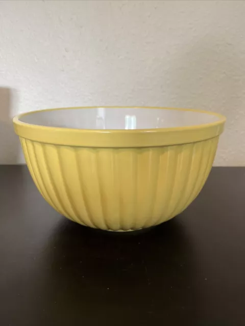 Villeroy & Boch 1748 Yellow 11" Bowl Great Condition. Pre-owned