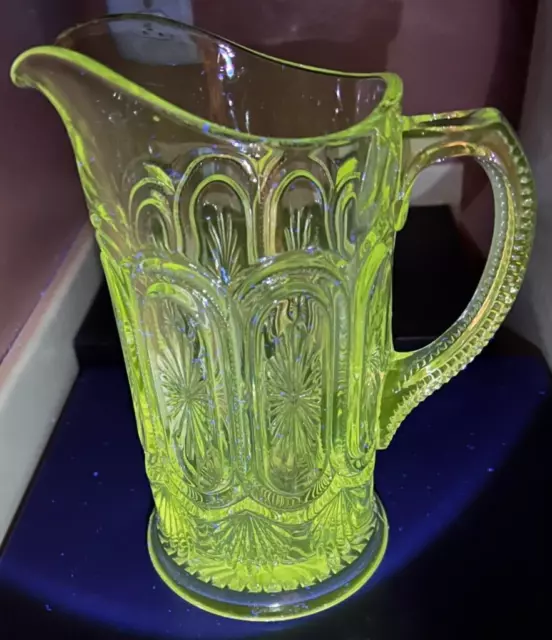 Atq US Glass Pitcher 15092 (OMN) Star in Bull’s Eye 1905 EAPG UV Glow 9.25”