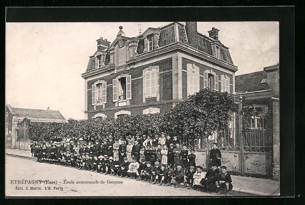 CPA Etrépagny, École communale de Garcons 1914
