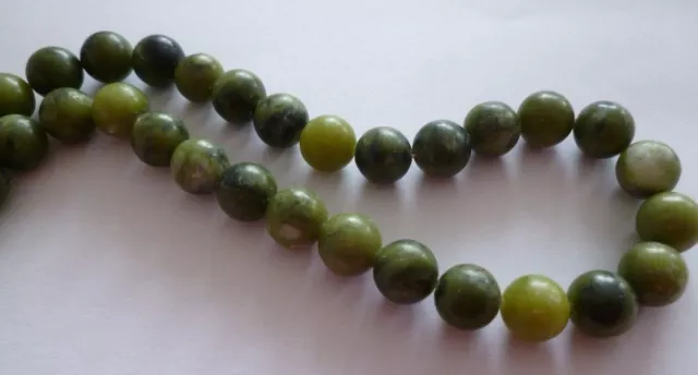 1 Strang Taiwan Jade Perlen Grün 10mm zur Schmuckherstellung