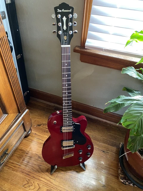 De Armond byGUILD M-70 DeArmond M-70 Black – Chicago Music Exchange