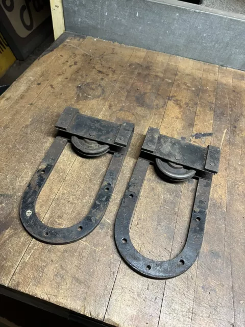 Antique Old Horseshoe U Shaped cast iron Barn Door Rollers Hangers Pair Set USA