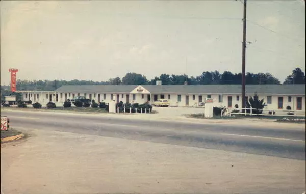 Wilson,NC Elm City Motel North Carolina Florida Pre-Vues Chrome Postcard Vintage