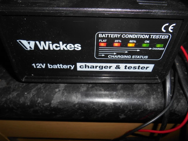 Wickes Automatic Battery Charger and Tester 12 V - Working Order.